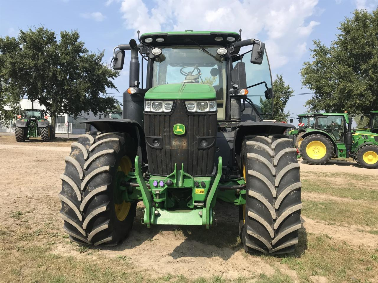 John Deere 7310R - Farm tractor: picture 3 John Deere 7310R - Farm tractor: picture 3