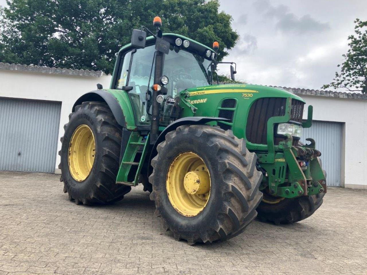 John Deere 7530 PREMIUM - Farm tractor: picture 3 John Deere 7530 PREMIUM - Farm tractor: picture 3