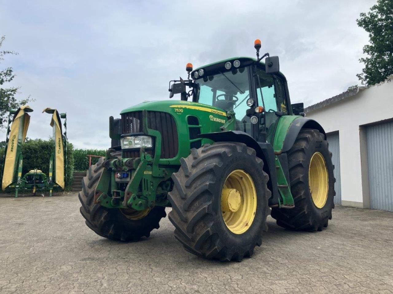 John Deere 7530 PREMIUM - Farm tractor: picture 2 John Deere 7530 PREMIUM - Farm tractor: picture 2