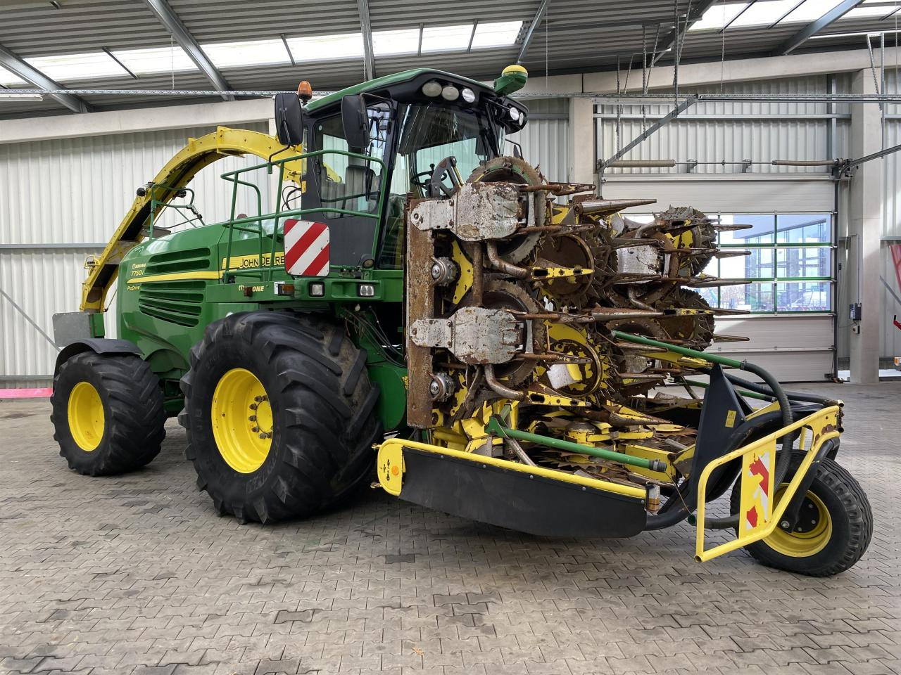 Forage harvester John Deere 7750i: picture 1