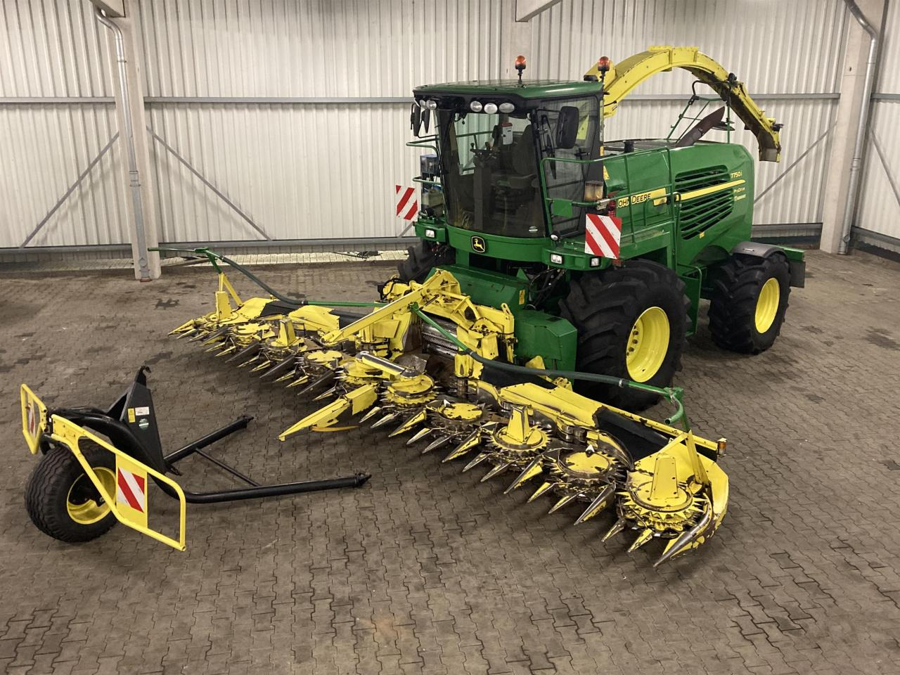 John Deere 7750i - Forage harvester: picture 1 John Deere 7750i - Forage harvester: picture 1