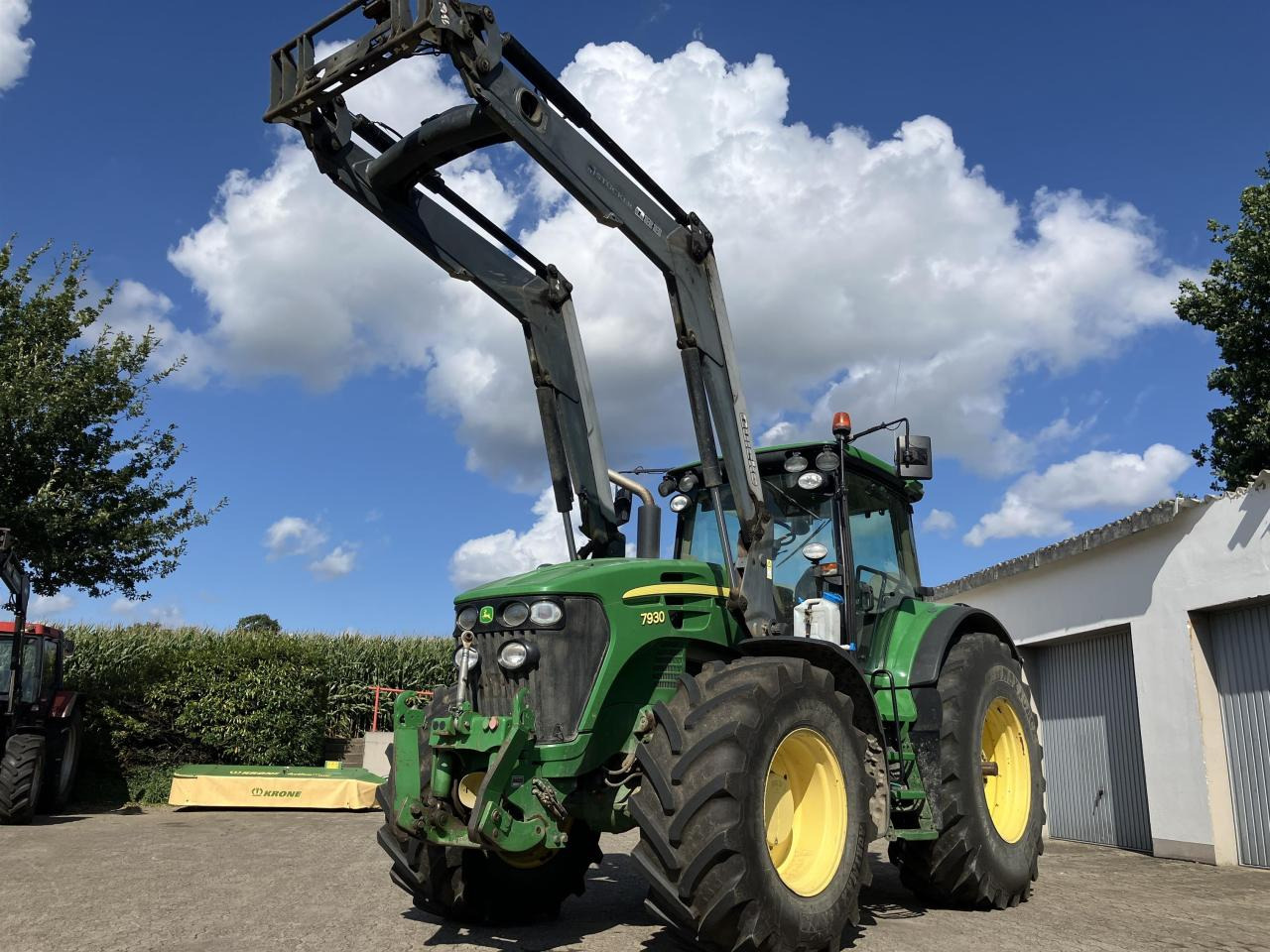John Deere 7930 - Farm tractor: picture 1 John Deere 7930 - Farm tractor: picture 1