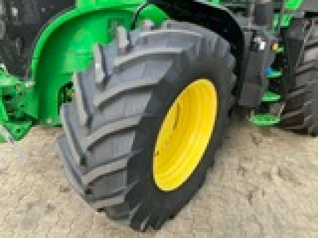 John Deere 7R 330 - Farm tractor: picture 3 John Deere 7R 330 - Farm tractor: picture 3