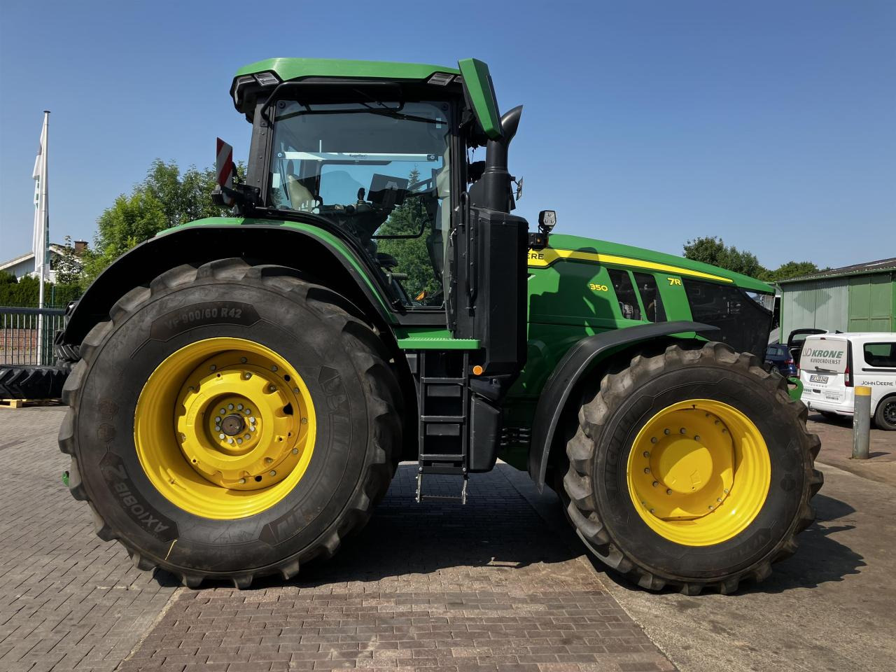 John Deere 7R 350 - Farm tractor: picture 2 John Deere 7R 350 - Farm tractor: picture 2