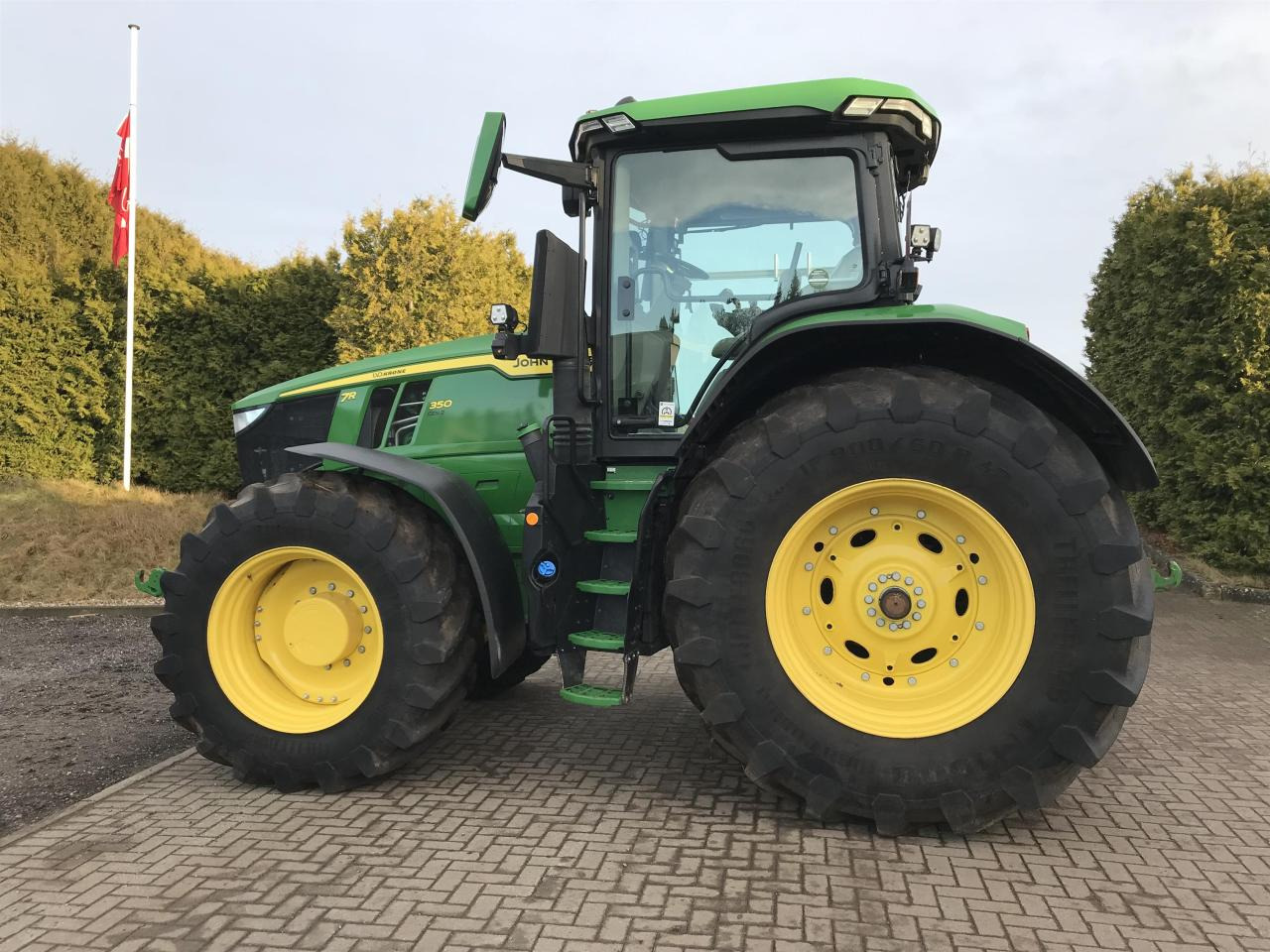 John Deere 7R 350 - Farm tractor: picture 1 John Deere 7R 350 - Farm tractor: picture 1