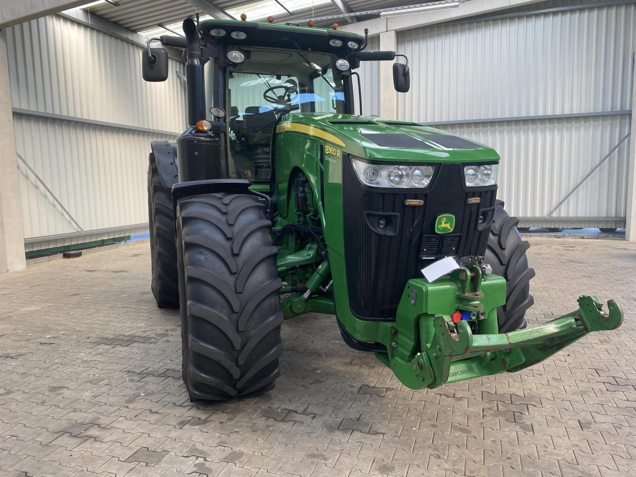 John Deere 8360R - Farm tractor: picture 4 John Deere 8360R - Farm tractor: picture 4