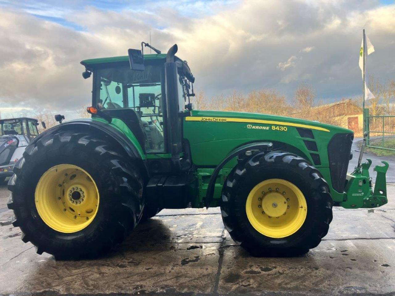 John Deere 8430 - Farm tractor: picture 5 John Deere 8430 - Farm tractor: picture 5