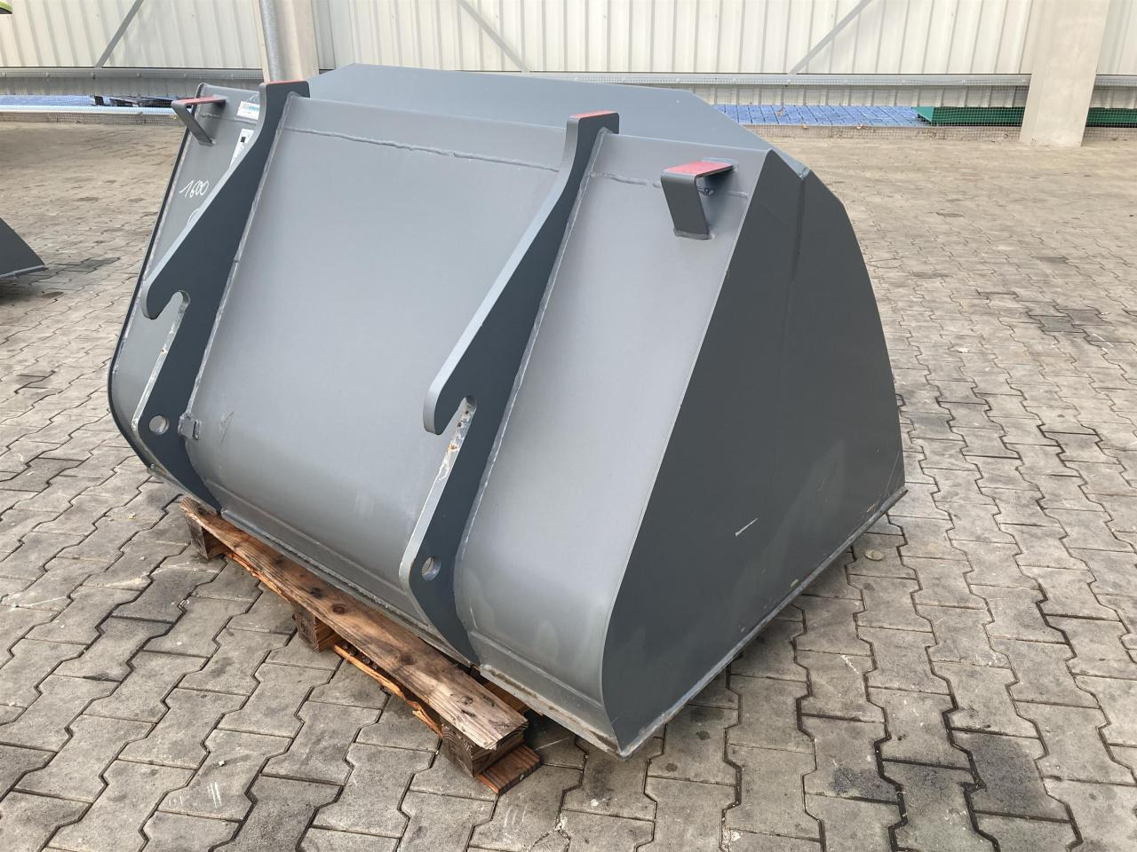 Kramer 1600 mm - Bucket: picture 4 Kramer 1600 mm - Bucket: picture 4