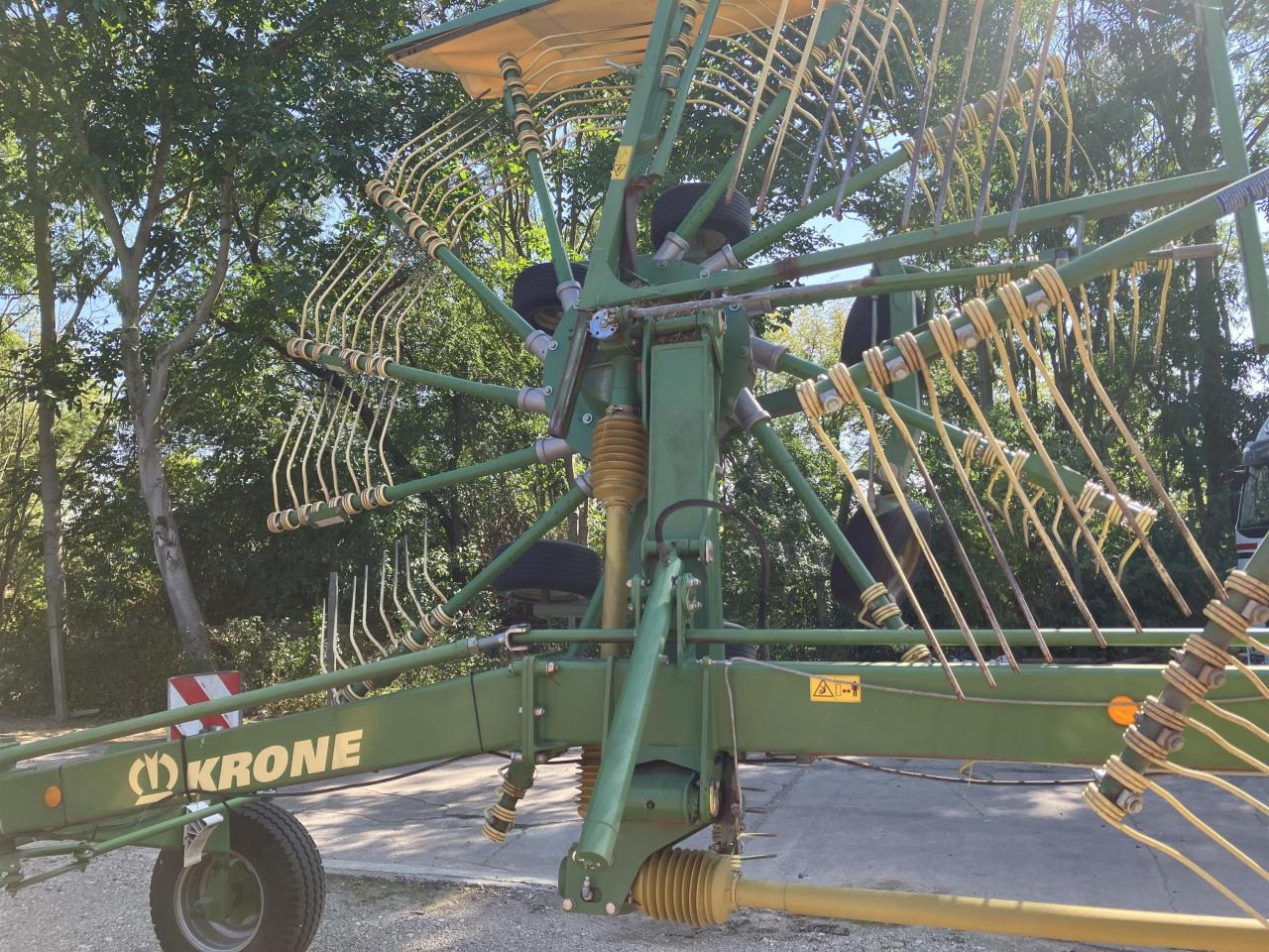 Krone Swadro 807 - Tedder/ Rake: picture 5 Krone Swadro 807 - Tedder/ Rake: picture 5