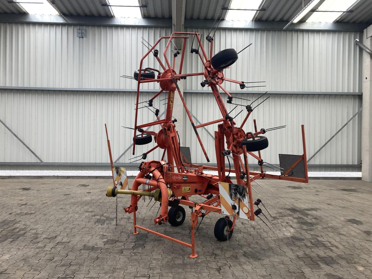 Kuhn GF 6301 MH - Tedder/ Rake: picture 1 Kuhn GF 6301 MH - Tedder/ Rake: picture 1