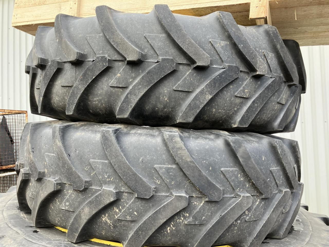 Michelin 420/85R34 - Tire for Agricultural machinery: picture 2 Michelin 420/85R34 - Tire for Agricultural machinery: picture 2