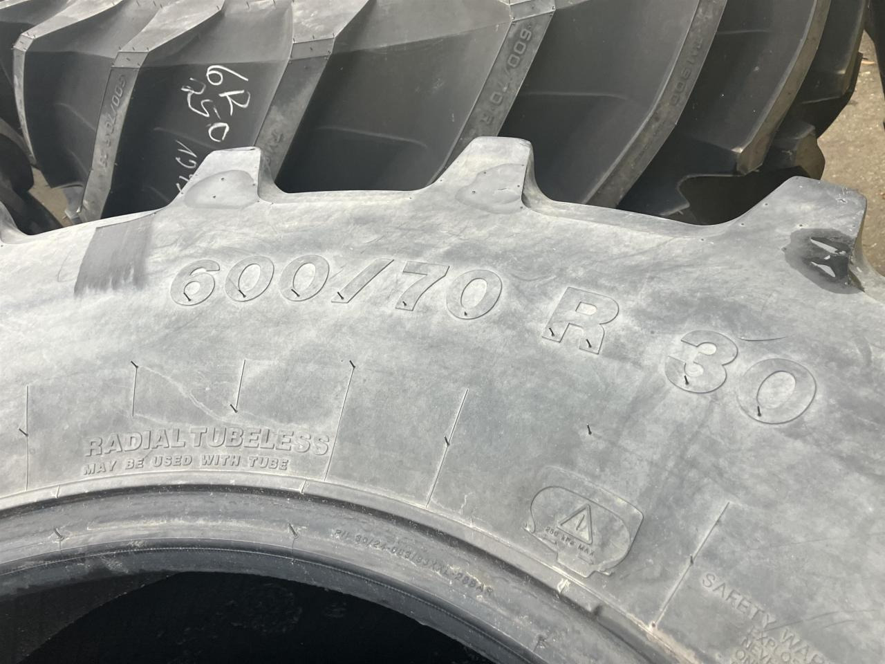 Vredestein 600/70R30 - Tire for Agricultural machinery: picture 5 Vredestein 600/70R30 - Tire for Agricultural machinery: picture 5