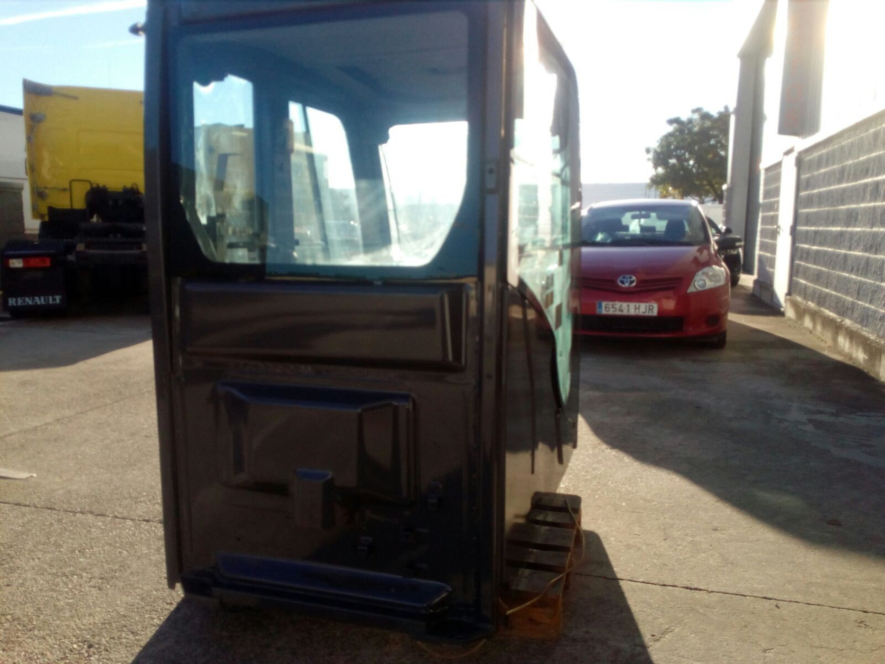 Cab ROPS HITACHI ZX270-3 ZX280-3 4665065 - Cab for Construction machinery: picture 3 Cab ROPS HITACHI ZX270-3 ZX280-3 4665065 - Cab for Construction machinery: picture 3