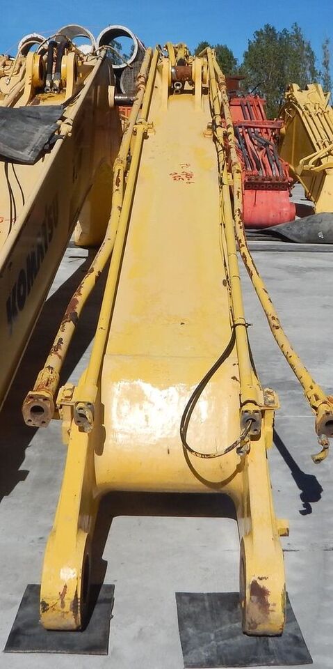 Komatsu PLUMA PC240-6 Komatsu PC240-6 - Boom for Excavator: picture 2 Komatsu PLUMA PC240-6 Komatsu PC240-6 - Boom for Excavator: picture 2