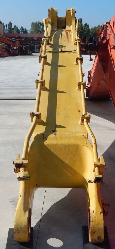 Komatsu PLUMA PC600-6 Komatsu PC600-6 - Boom for Excavator: picture 2 Komatsu PLUMA PC600-6 Komatsu PC600-6 - Boom for Excavator: picture 2