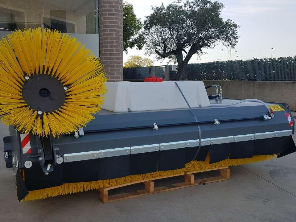 CM Crusher CBS 225 Sweeping Bucket - Broom for Skid steer loader: picture 2 CM Crusher CBS 225 Sweeping Bucket - Broom for Skid steer loader: picture 2