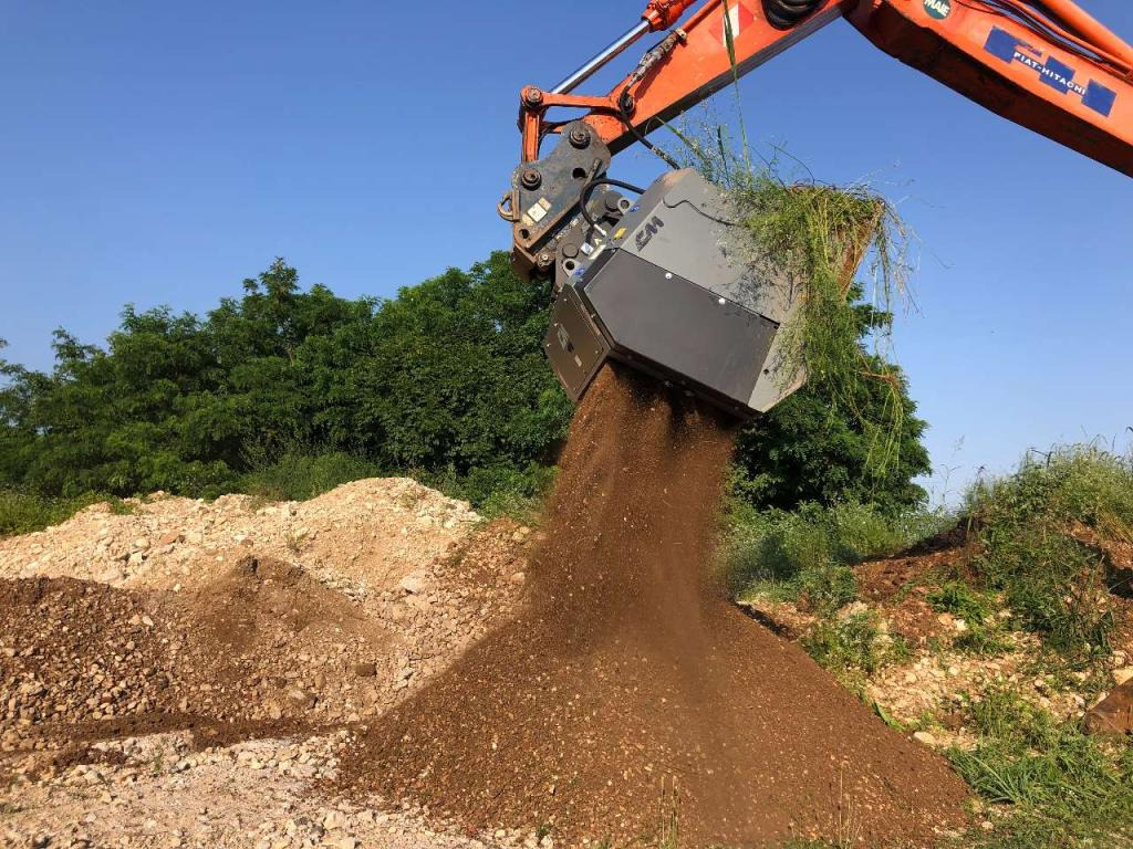 CM Crusher CDS 14 Screening Bucket - Bucket for Skid steer loader: picture 1 CM Crusher CDS 14 Screening Bucket - Bucket for Skid steer loader: picture 1