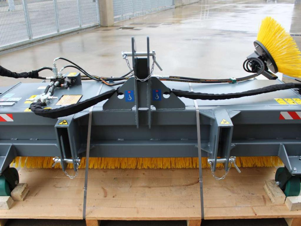 CM Crusher CSI 200 Sweeping Bucket - Broom for Farm tractor: picture 2 CM Crusher CSI 200 Sweeping Bucket - Broom for Farm tractor: picture 2