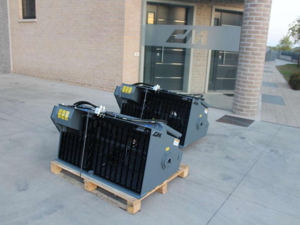 CM Crusher MIX 250 Mixing Bucket - Bucket for Skid steer loader: picture 1 CM Crusher MIX 250 Mixing Bucket - Bucket for Skid steer loader: picture 1