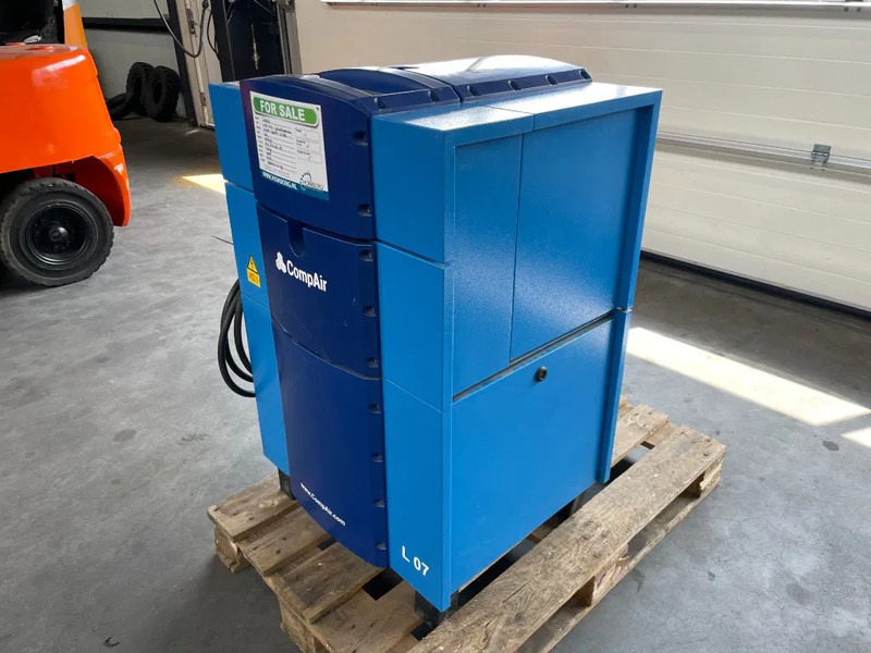 Compair L07 - 7,5A Schroefcompressor 750L/min als nieuw! - Air compressor: picture 3 Compair L07 - 7,5A Schroefcompressor 750L/min als nieuw! - Air compressor: picture 3