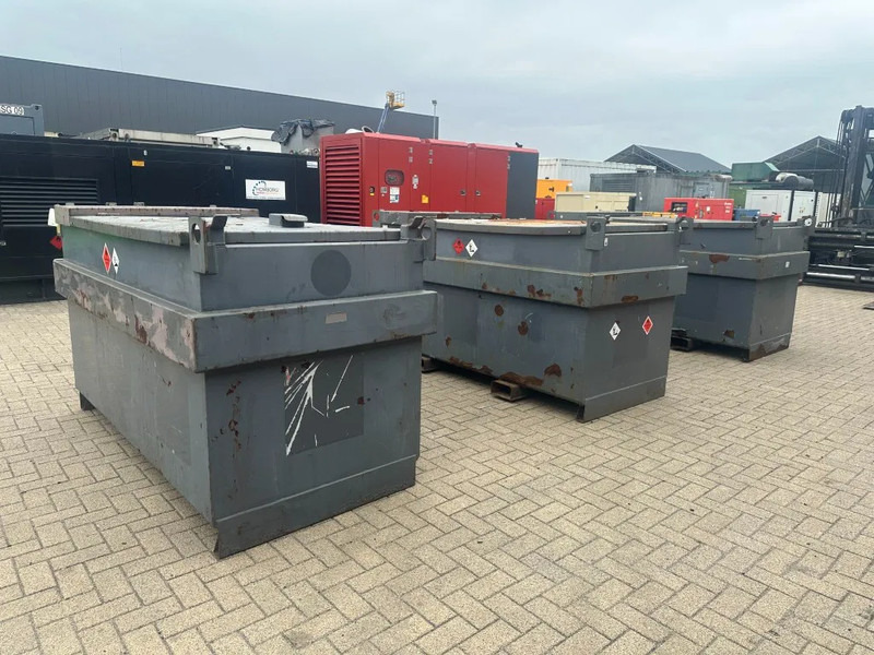 IBC Steenbergen Kiwa IBC 2000 liter dieseltank met handpomp Milieutank - Shipping container: picture 5 IBC Steenbergen Kiwa IBC 2000 liter dieseltank met handpomp Milieutank - Shipping container: picture 5