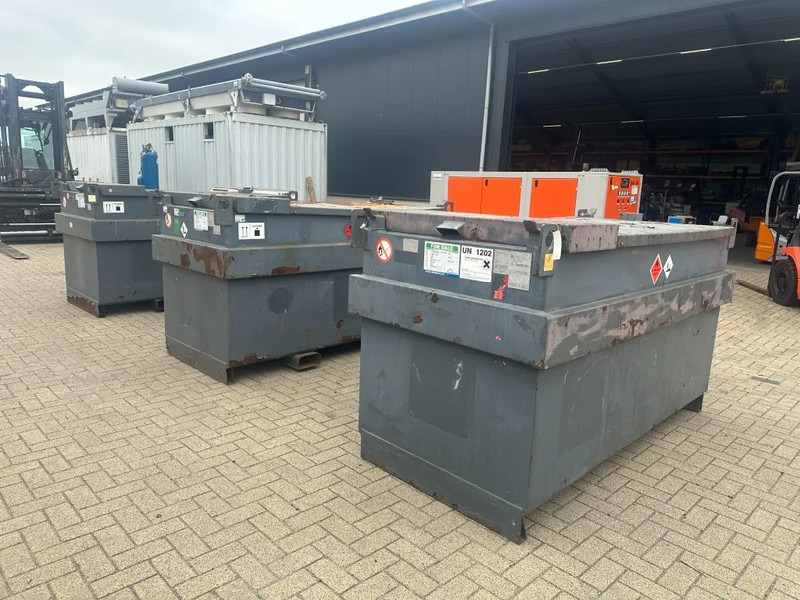 IBC Steenbergen Kiwa IBC 2000 liter dieseltank met handpomp Milieutank - Shipping container: picture 5 IBC Steenbergen Kiwa IBC 2000 liter dieseltank met handpomp Milieutank - Shipping container: picture 5