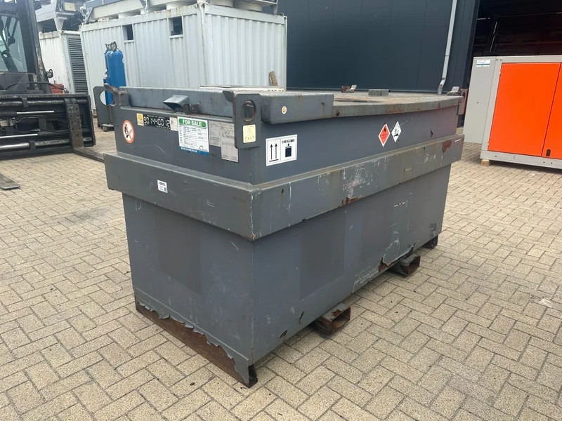 IBC Steenbergen Kiwa IBC 2000 liter dieseltank met handpomp Milieutank - Shipping container: picture 1 IBC Steenbergen Kiwa IBC 2000 liter dieseltank met handpomp Milieutank - Shipping container: picture 1