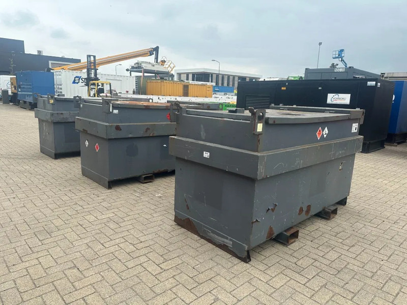 IBC Steenbergen Kiwa IBC 2000 liter dieseltank met handpomp Milieutank - Shipping container: picture 1 IBC Steenbergen Kiwa IBC 2000 liter dieseltank met handpomp Milieutank - Shipping container: picture 1