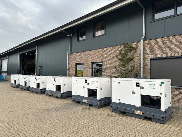 Iveco FPT F32 AM1A Leroy Somer 32 kVA Silent generatorset 251 hours ! - Generator set: picture 5 Iveco FPT F32 AM1A Leroy Somer 32 kVA Silent generatorset 251 hours ! - Generator set: picture 5
