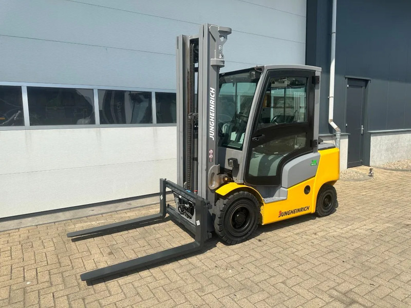 Jungheinrich DFG 425 Triplex Freelift Sideshift 2.5 ton Diesel Heftruck as New ! 675 hours ! - Diesel forklift: picture 5 Jungheinrich DFG 425 Triplex Freelift Sideshift 2.5 ton Diesel Heftruck as New ! 675 hours ! - Diesel forklift: picture 5