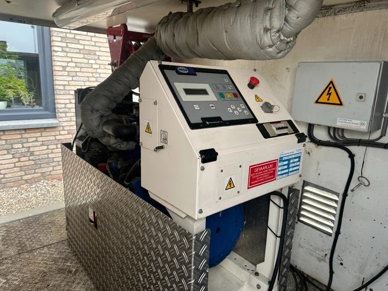 Perkins DIBO IBH-M 20015 Hogedruk unit 200 Bar 15 L / min Mobiele Aanhanger 12.5 kVA aggregaat - Pressure washer: picture 3 Perkins DIBO IBH-M 20015 Hogedruk unit 200 Bar 15 L / min Mobiele Aanhanger 12.5 kVA aggregaat - Pressure washer: picture 3