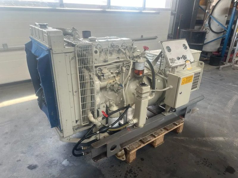 Generator set Perkins T4.236 60 kVA noodstroom generatorset as New ! 256 hours !: picture 10