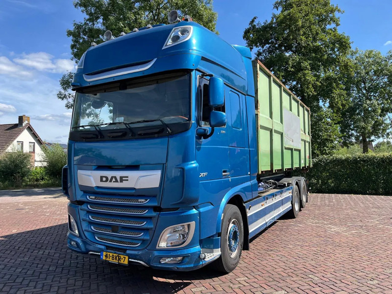 DAF XF 530 FAS - Hook lift truck: picture 2 DAF XF 530 FAS - Hook lift truck: picture 2