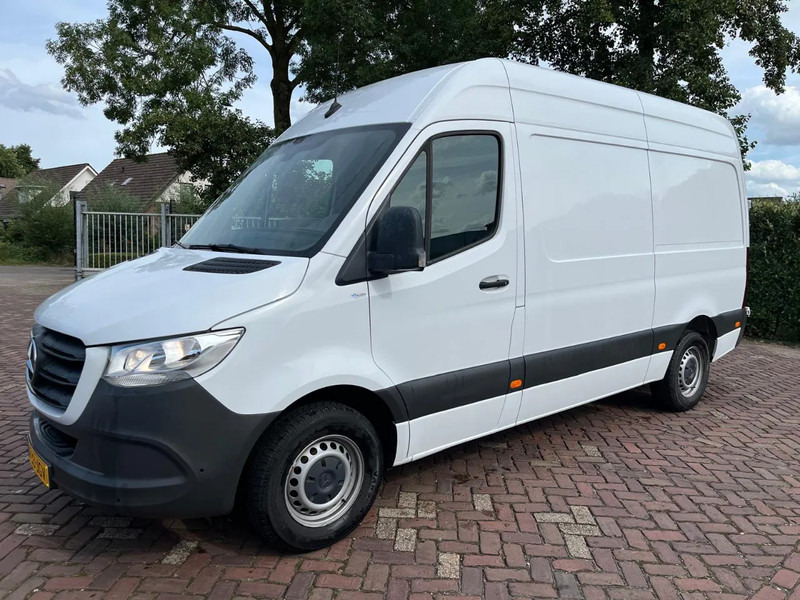 Mercedes-Benz Sprinter 317 1.9 CDI L2H1 - Panel van, Crew cab van: picture 1 Mercedes-Benz Sprinter 317 1.9 CDI L2H1 - Panel van, Crew cab van: picture 1
