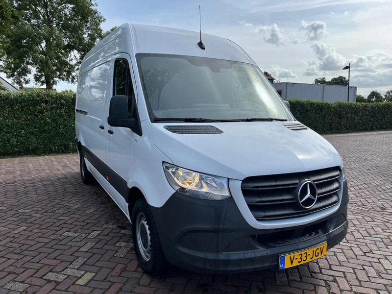 Mercedes-Benz Sprinter 317 1.9 CDI L2H1 - Panel van, Crew cab van: picture 4 Mercedes-Benz Sprinter 317 1.9 CDI L2H1 - Panel van, Crew cab van: picture 4
