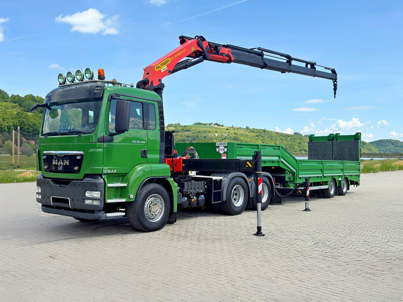 MAN TGS 26.440*Anhänger 10,35m + PK 33002-EH C/FUNK - Crane truck: picture 2 MAN TGS 26.440*Anhänger 10,35m + PK 33002-EH C/FUNK - Crane truck: picture 2