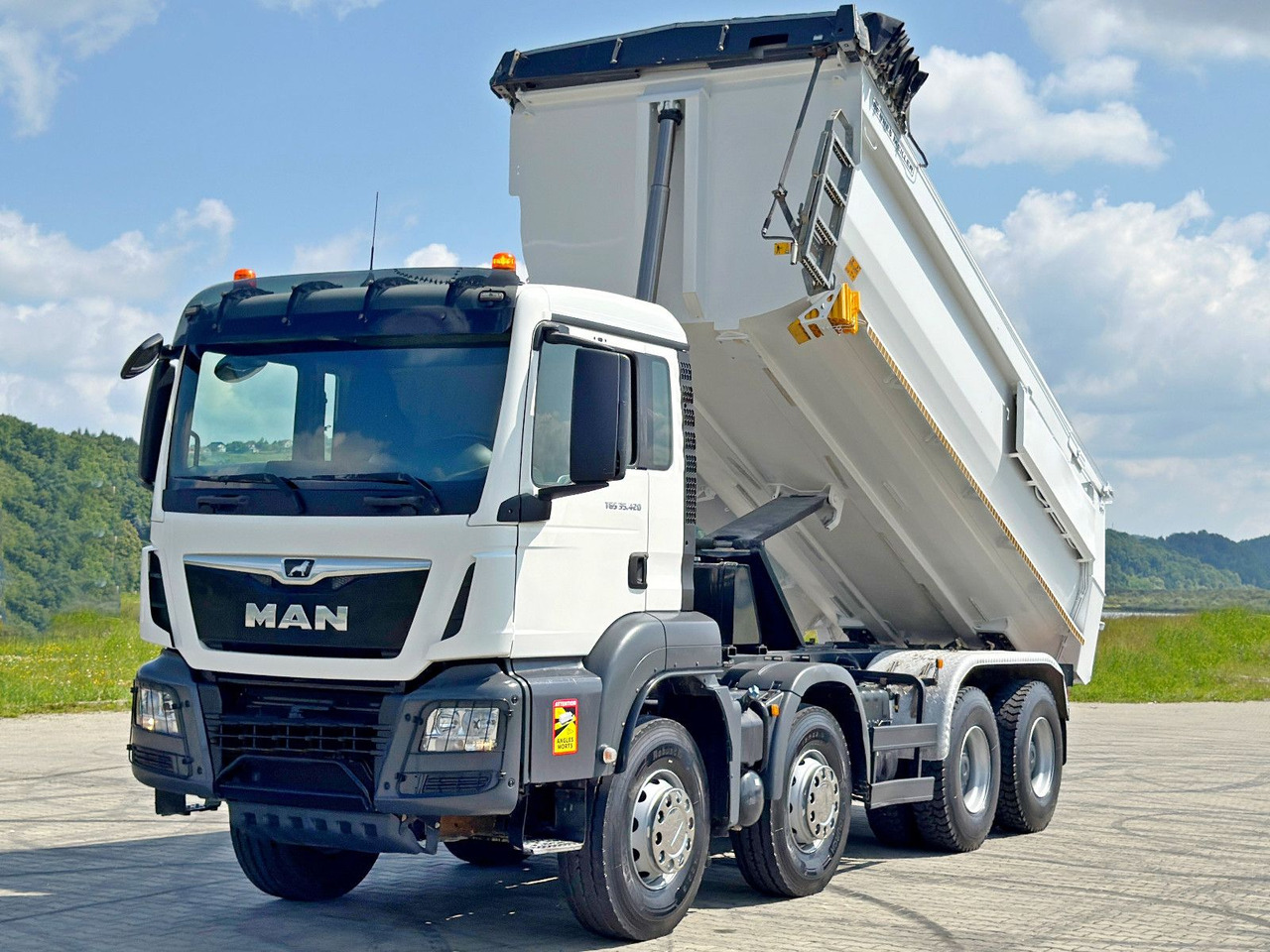 MAN TGS 35.420 KIPPER * 8x4 * TOPZUSTAND - Tipper: picture 3 MAN TGS 35.420 KIPPER * 8x4 * TOPZUSTAND - Tipper: picture 3