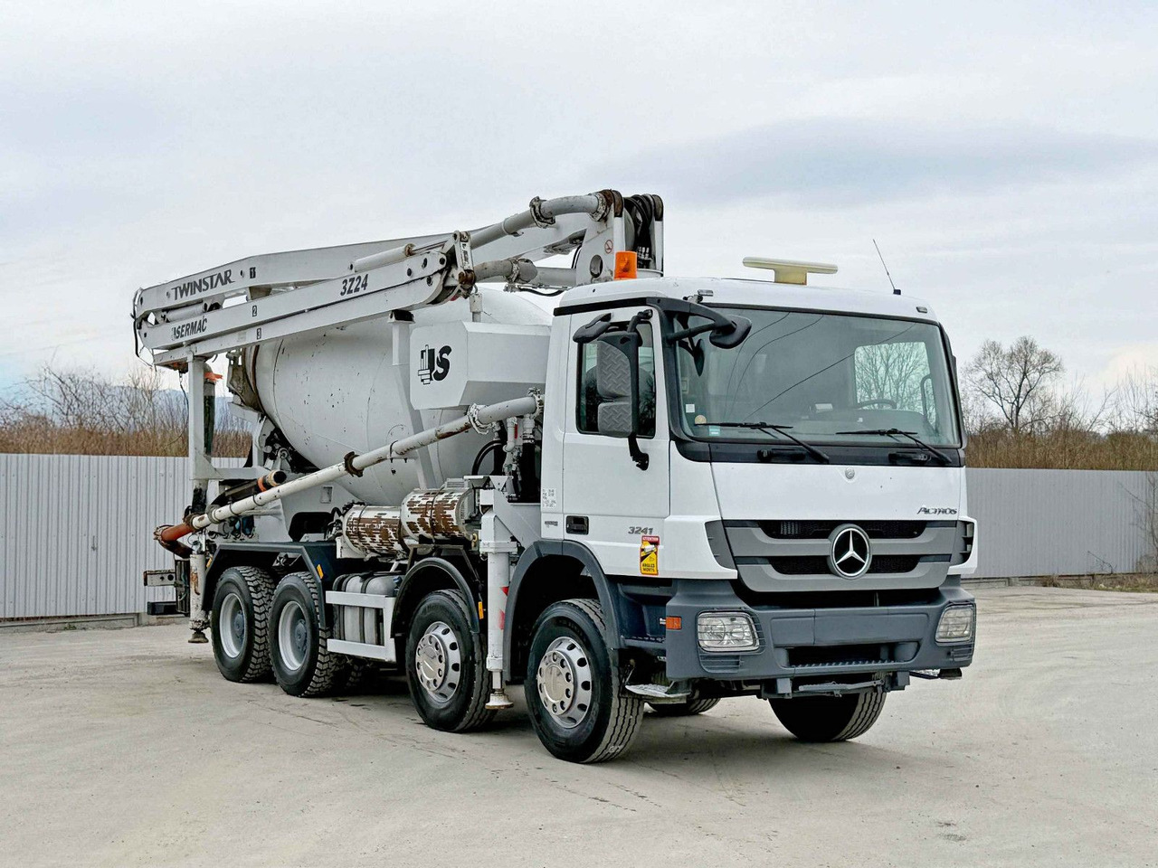 Mercedes-Benz ACTROS 3241 * Betonpumpe 24 m + FUNK / 8x4 - Concrete pump truck: picture 1 Mercedes-Benz ACTROS 3241 * Betonpumpe 24 m + FUNK / 8x4 - Concrete pump truck: picture 1