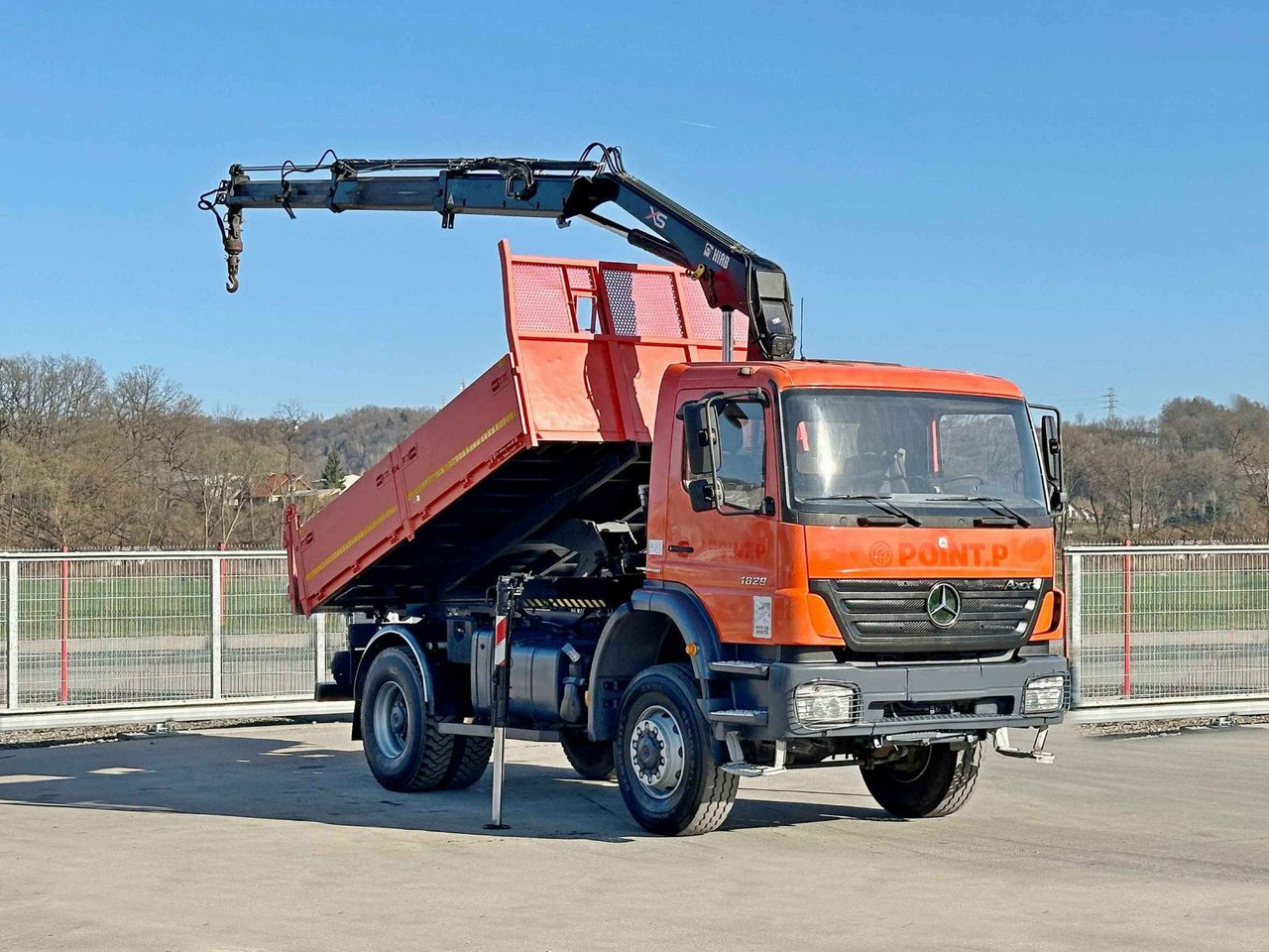 Mercedes-Benz AXOR 1829 * HIAB 1111 HIDUO + FUNK * TOP * 4x4 - Crane truck: picture 2 Mercedes-Benz AXOR 1829 * HIAB 1111 HIDUO + FUNK * TOP * 4x4 - Crane truck: picture 2