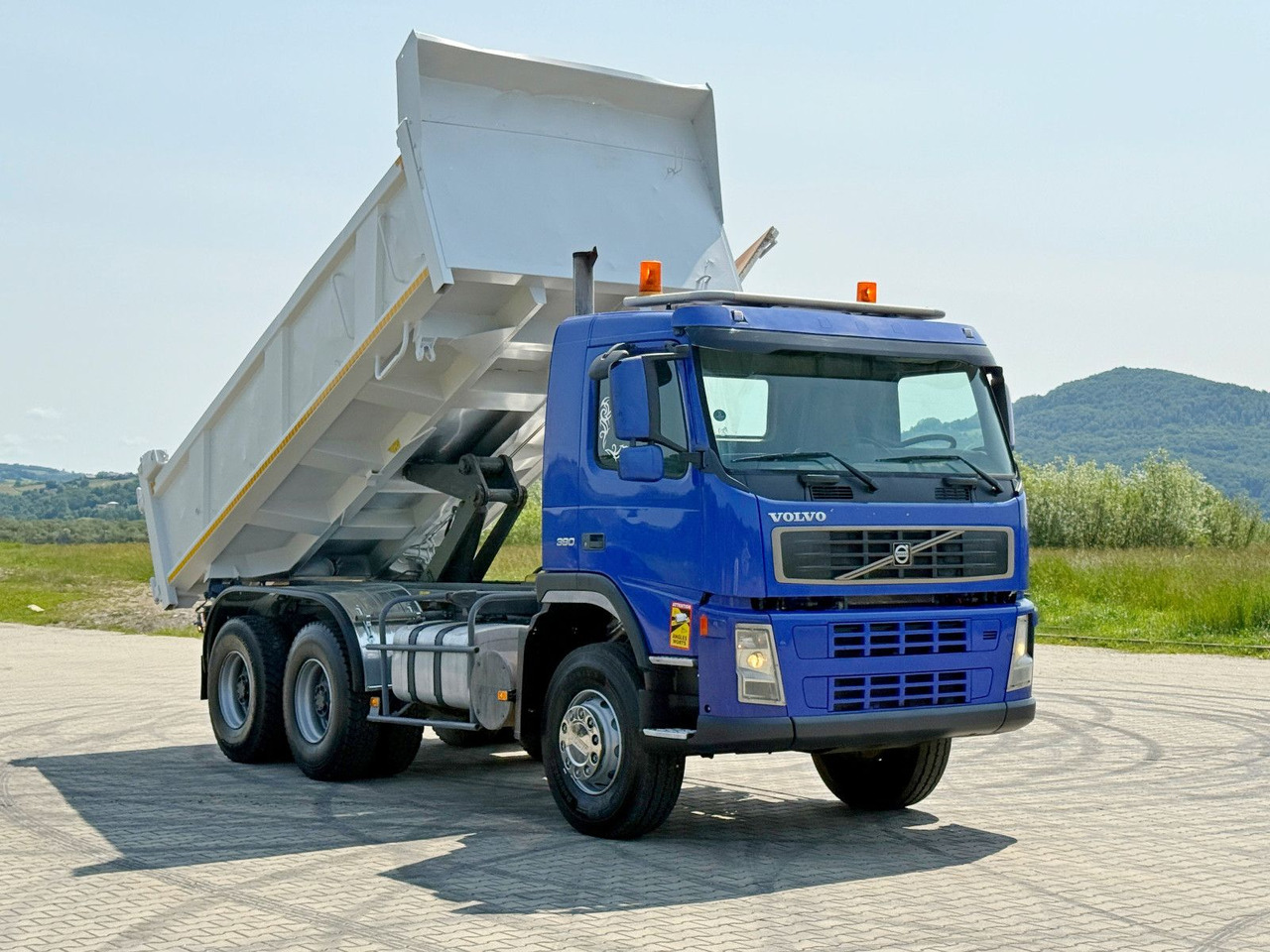 Volvo FM 380 Kipper 5,20 m + BORDMATIC / 6x4 - Tipper, Crane truck: picture 1 Volvo FM 380 Kipper 5,20 m + BORDMATIC / 6x4 - Tipper, Crane truck: picture 1