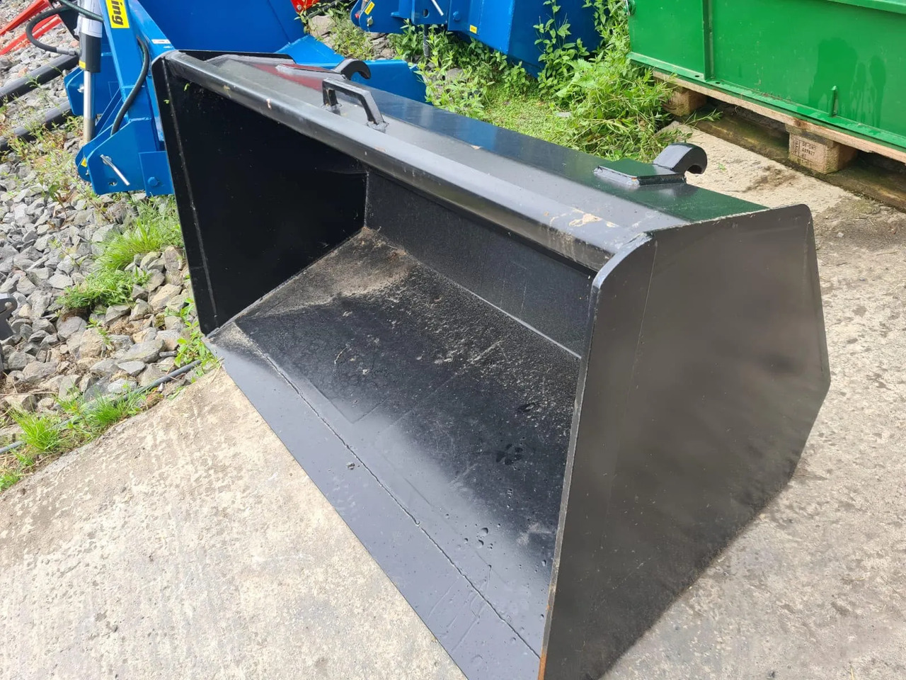 5ft Heavy Duty Rossmore Bucket - Loader bucket: picture 2 5ft Heavy Duty Rossmore Bucket - Loader bucket: picture 2