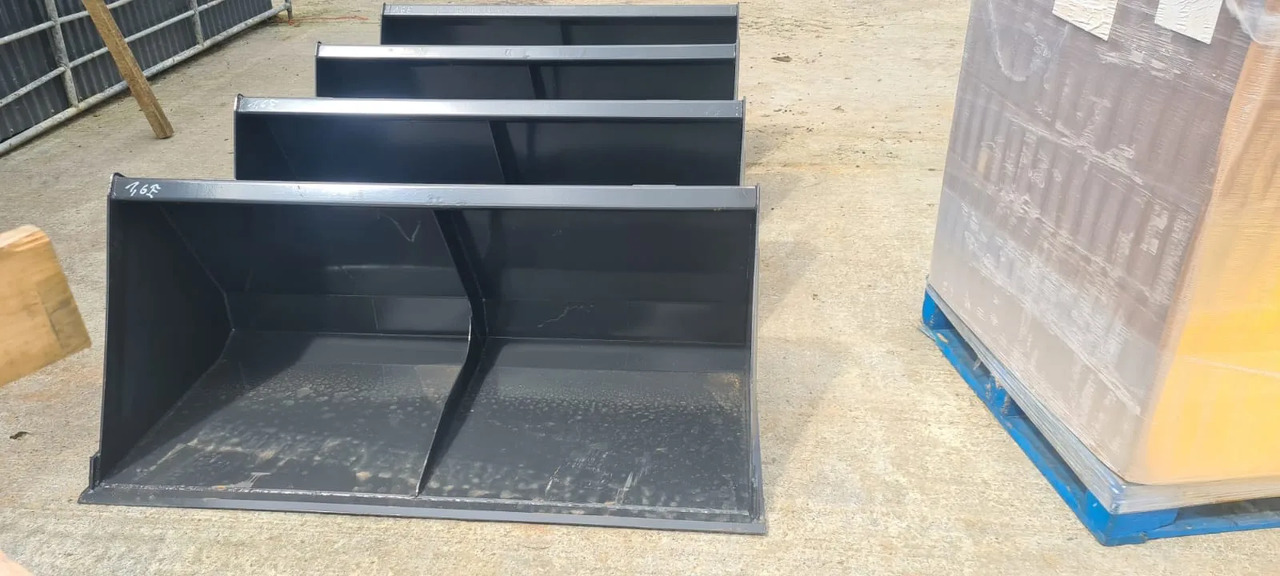 Front Loader Buckets - Loader bucket: picture 4 Front Loader Buckets - Loader bucket: picture 4