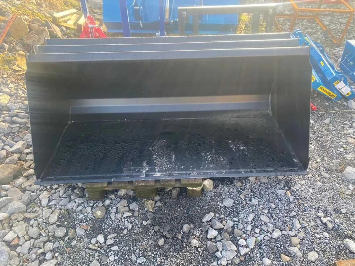 New Quickie 215gm Buckets - Loader bucket: picture 3 New Quickie 215gm Buckets - Loader bucket: picture 3