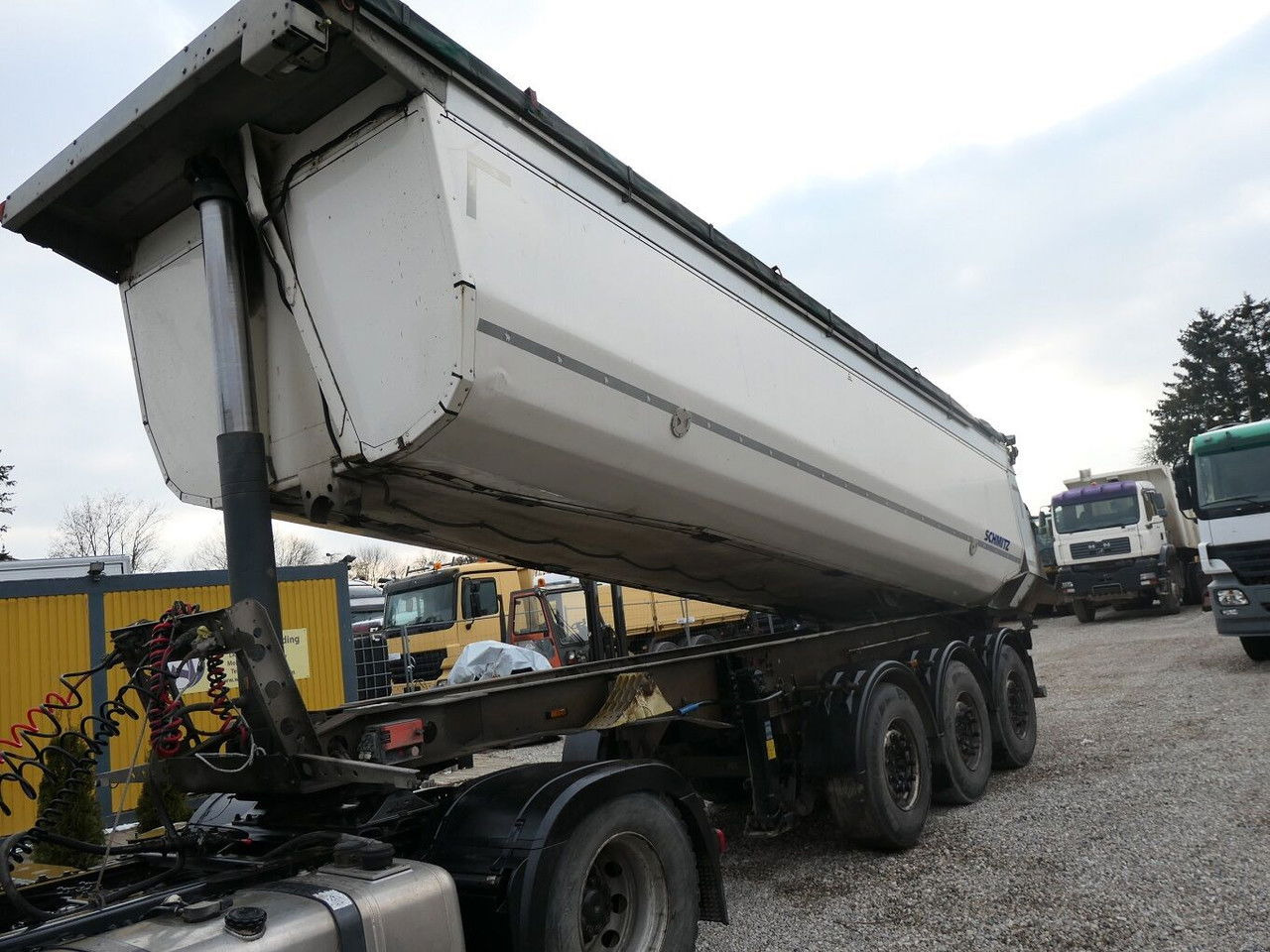 Schmitz Cargobull SGF S3 - Tipper semi-trailer: picture 5 Schmitz Cargobull SGF S3 - Tipper semi-trailer: picture 5