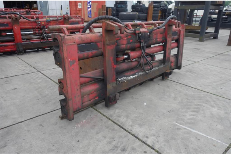 BOLZONI AURAMO P-1000LSE Bale Clamp - Attachment for Material handling equipment: picture 3 BOLZONI AURAMO P-1000LSE Bale Clamp - Attachment for Material handling equipment: picture 3