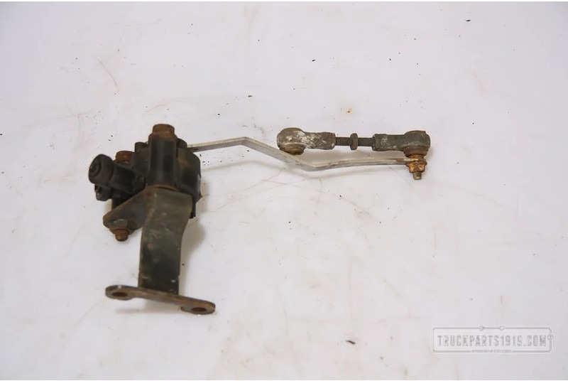 Iveco Body & Chassis Parts Hoogteregelaar Iveco Used - Cab suspension for Truck: picture 2 Iveco Body & Chassis Parts Hoogteregelaar Iveco Used - Cab suspension for Truck: picture 2