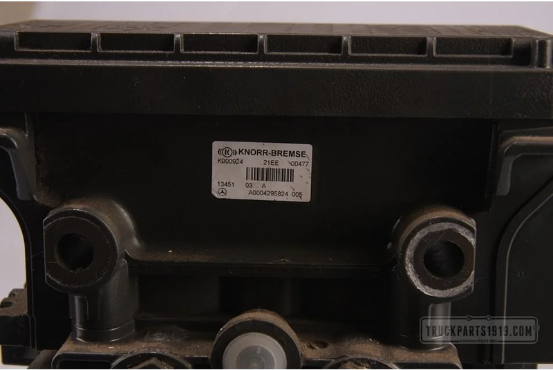 Mercedes-Benz Brake System Achteras EBS modulator MB MP4 - Brake valve for Truck: picture 3 Mercedes-Benz Brake System Achteras EBS modulator MB MP4 - Brake valve for Truck: picture 3