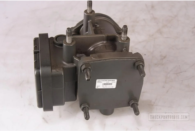 Mercedes-Benz Compressed Air System Aanhangwagen EBS ventiel MB - Valve for Truck: picture 1 Mercedes-Benz Compressed Air System Aanhangwagen EBS ventiel MB - Valve for Truck: picture 1