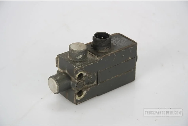 Mercedes-Benz Compressed Air System Uitlaatrem Ventiel - Valve for Truck: picture 1 Mercedes-Benz Compressed Air System Uitlaatrem Ventiel - Valve for Truck: picture 1