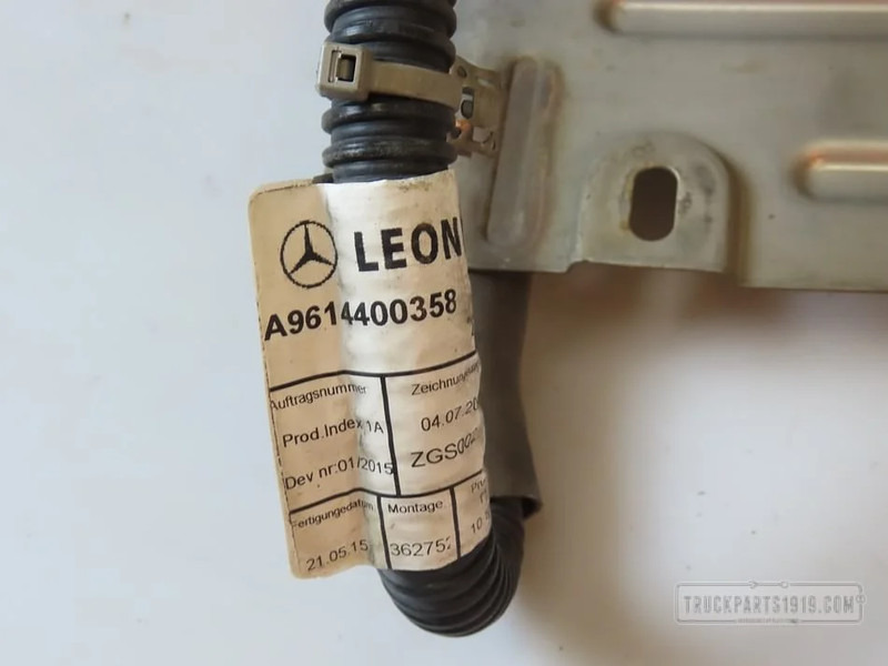 Mercedes-Benz Electrical System Kabelboom uitlaat MP4 - Cables/ Wire harness for Truck: picture 2 Mercedes-Benz Electrical System Kabelboom uitlaat MP4 - Cables/ Wire harness for Truck: picture 2